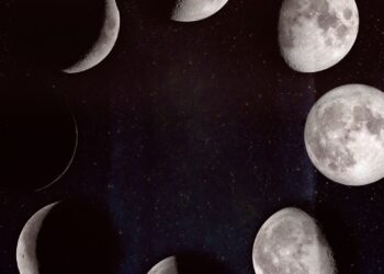 Descubra as fases da Lua hoje e acompanhe o ciclo lunar em 2024. Explore o significado místico de cada fase, desde a Lua Nova até a Lua Cheia, e planeje suas atividades alinhadas com as energias lunares. Mantenha-se atualizado com as mudanças da Lua em tempo real e entenda como elas influenciam seu dia a dia. Ideal para entusiastas da astronomia e da astrologia.