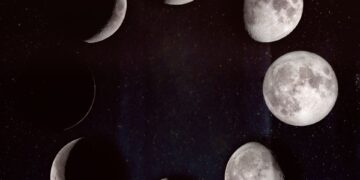 Descubra as fases da Lua hoje e acompanhe o ciclo lunar em 2024. Explore o significado místico de cada fase, desde a Lua Nova até a Lua Cheia, e planeje suas atividades alinhadas com as energias lunares. Mantenha-se atualizado com as mudanças da Lua em tempo real e entenda como elas influenciam seu dia a dia. Ideal para entusiastas da astronomia e da astrologia.